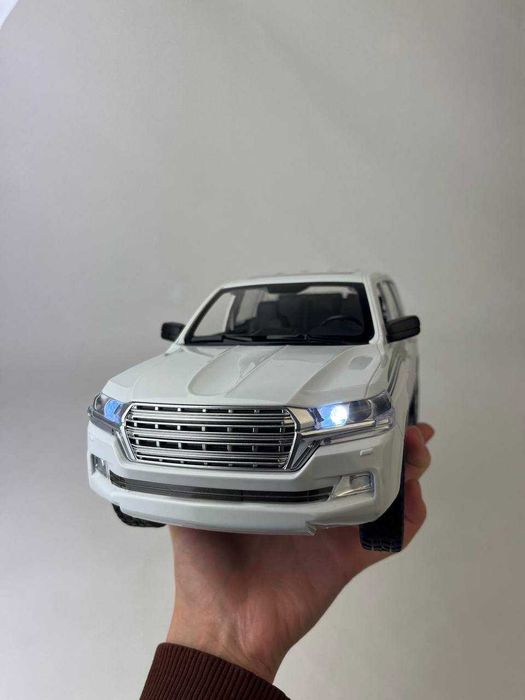 Дитяча радіокерована машинка Toyota на пульті іграшковий джип Крузак