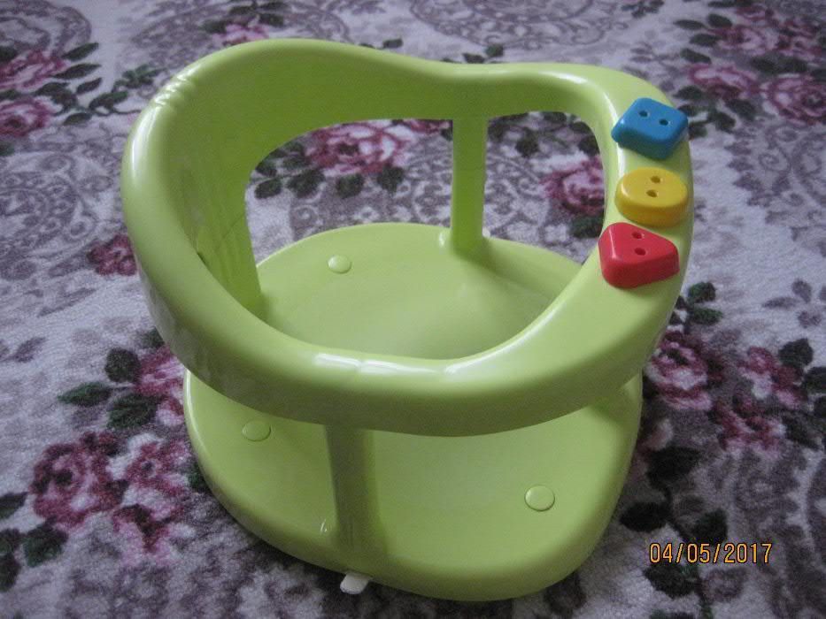 Дитяче кріселко для купання.