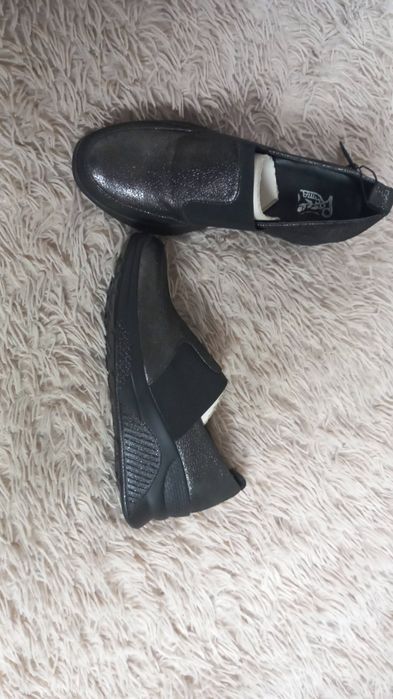 Туфли ,кросовки натуральная кожа