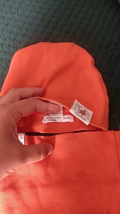 Zestaw czapek wiosennych i komplet jesienny.