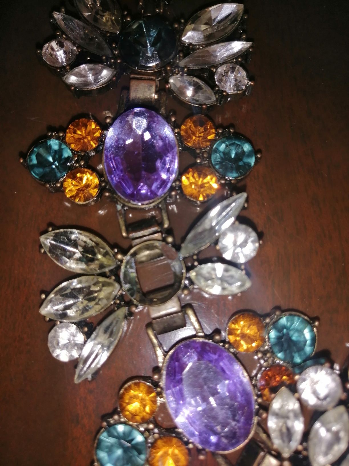 Bijuterias colares, brincos, relógios,etc.