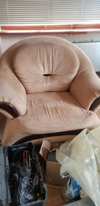 Продам 2 кресла. Очень качественные. Требуется чистка.