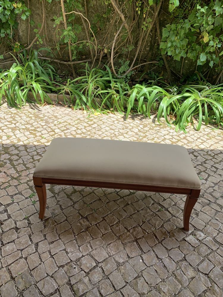 Banquinho madeira e veludo