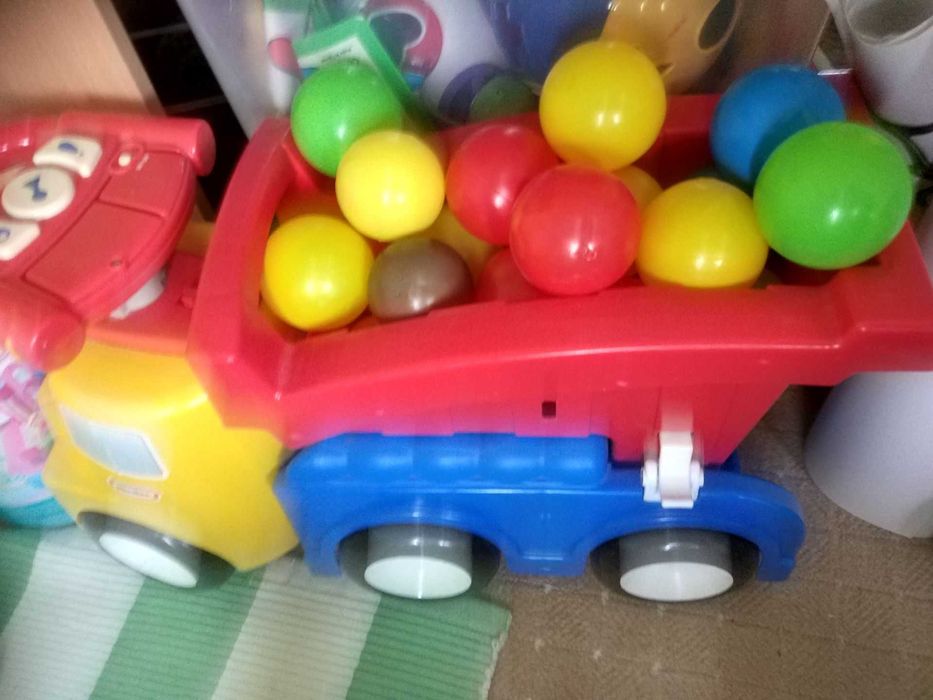 Duże auto ciężarówka, do siadania.