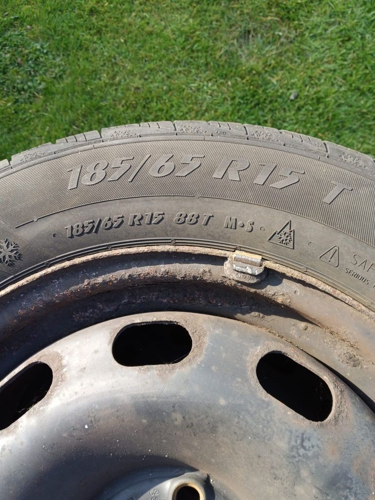 Opony zimowe 185/65R/15 wraz z felgami sprzedam