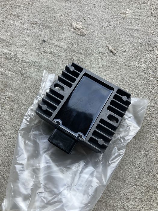Regulator napiecia z750 rok 04-06