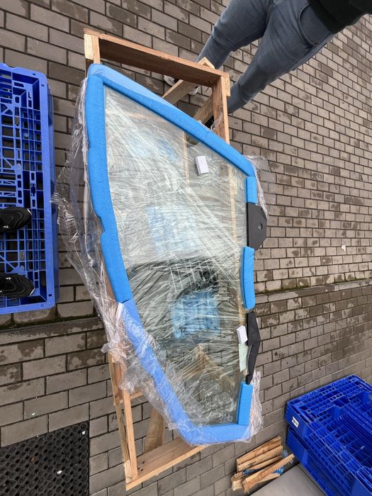 Скло водійське двері подвійне на tesla model Y нове Оригінал