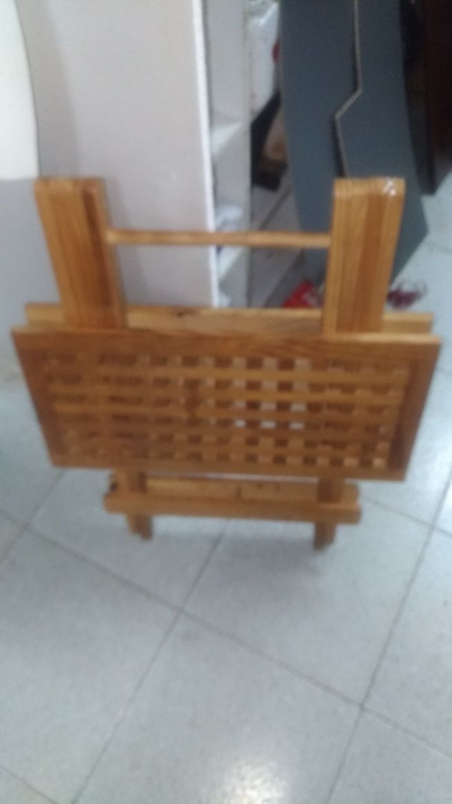 Mesa dobrável  em Madeira pinho