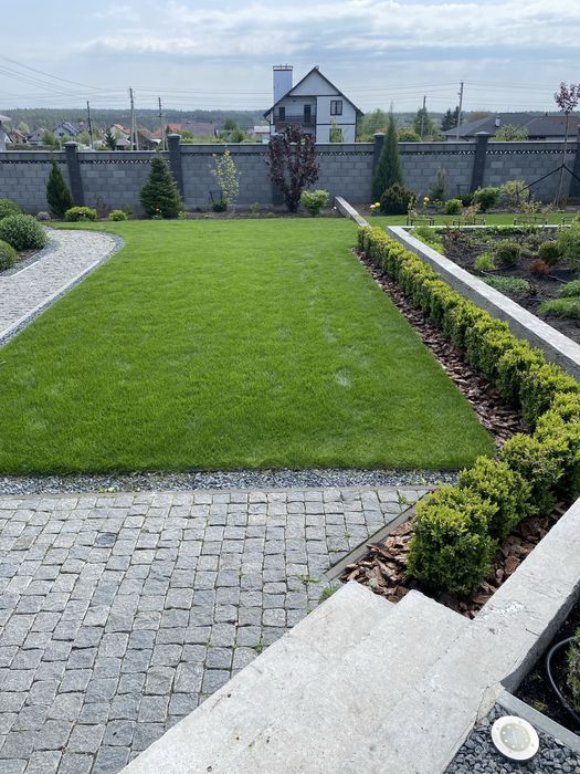 Скарифікація, аерація газону, догляд за газоном