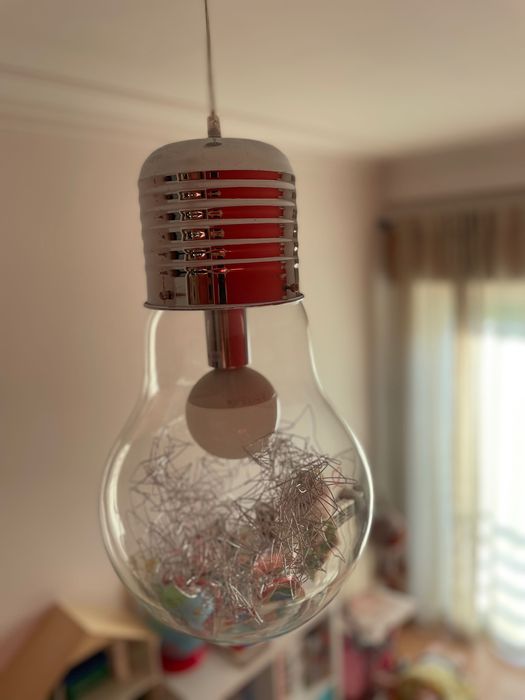 Candeeiro Teto Suspenso (Forma de lâmpada)