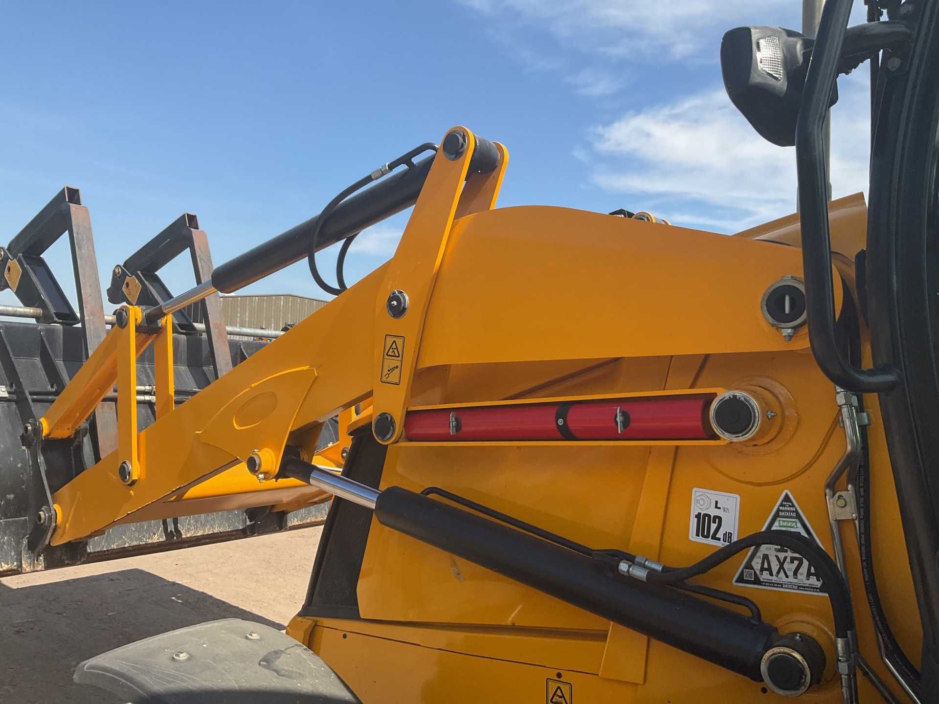 Retroescavadora JCB 3CX 2019