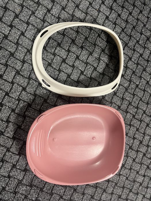 Туалет для котів , лоток для котів .