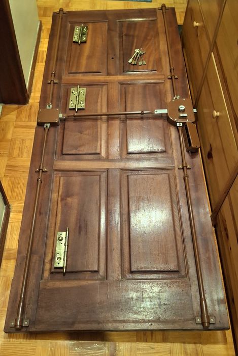 Porta madeira maciça c/ fechadura e tranncas
