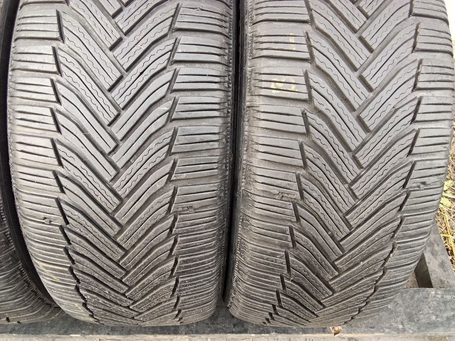 Продам шини  б/у 225/50R17