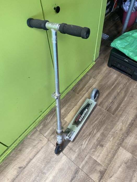 Trotinete antiga de crianca