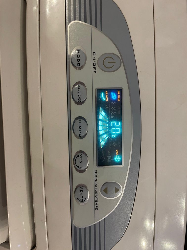 Ar Condicionado Portátil 12000 BTUs – Quente e Frio | Como Novo