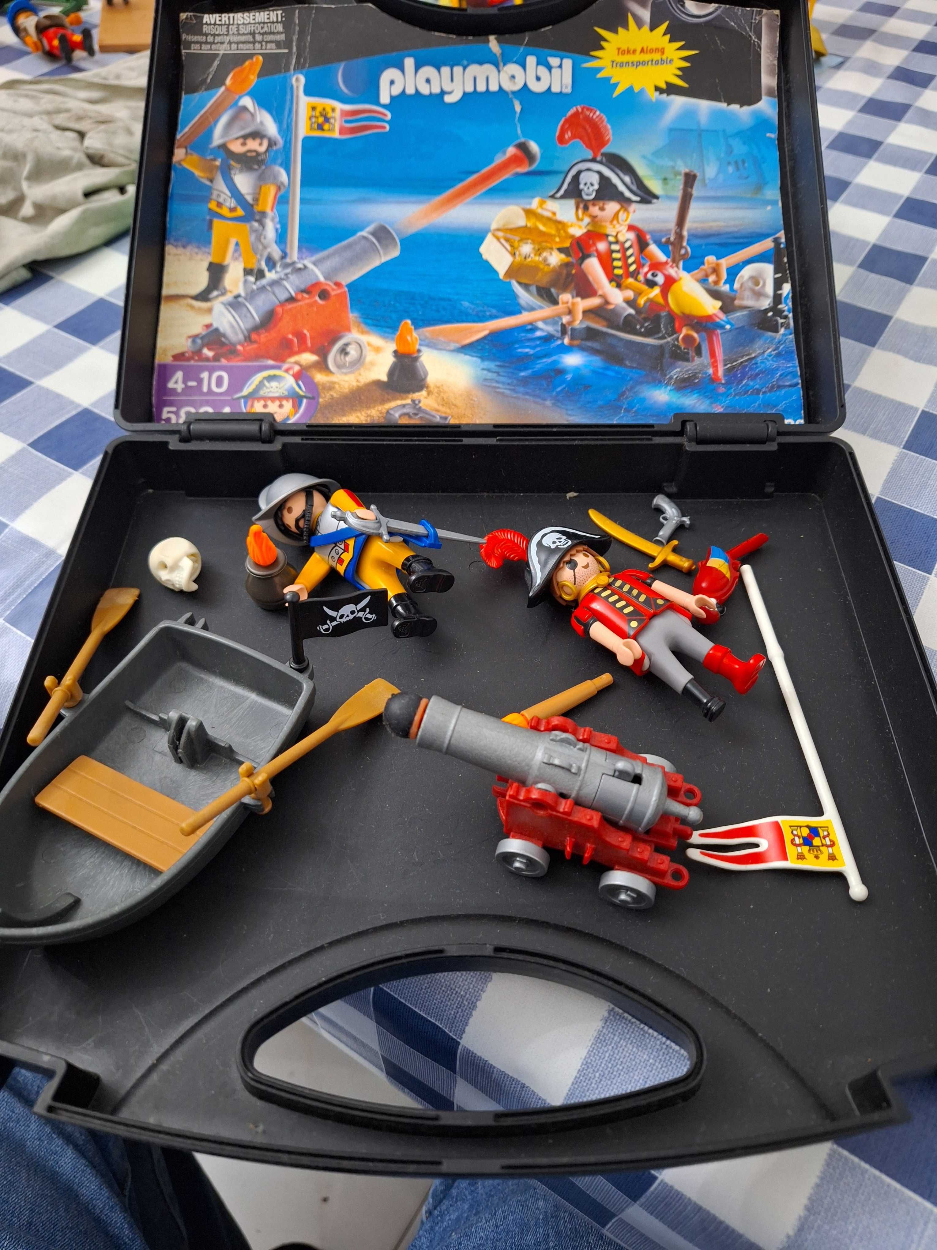 diversos conjuntos e carros da Playmobil completos