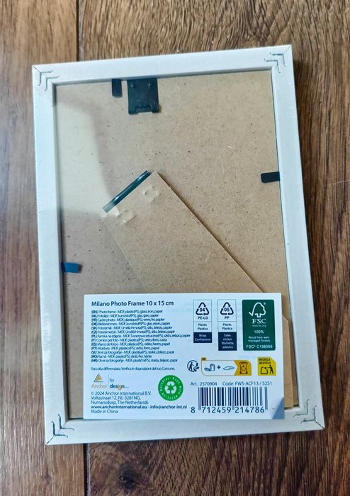 Śliczna nowa ramka do zdjęć w srebrnym kolorze