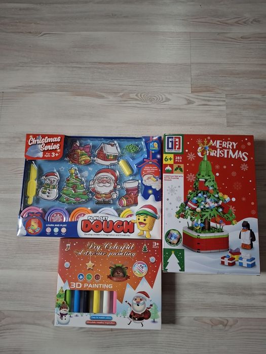 Новорічні набори: конструктор, вітраж, підвіски.