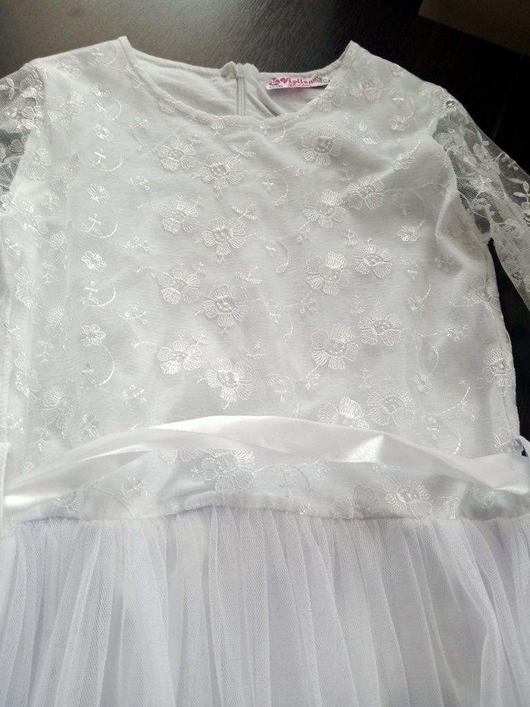 Elegancka sukienka tiulowa