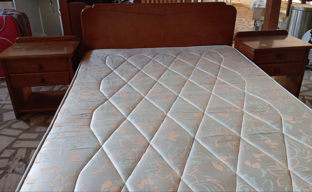 Cama de casal em pinho