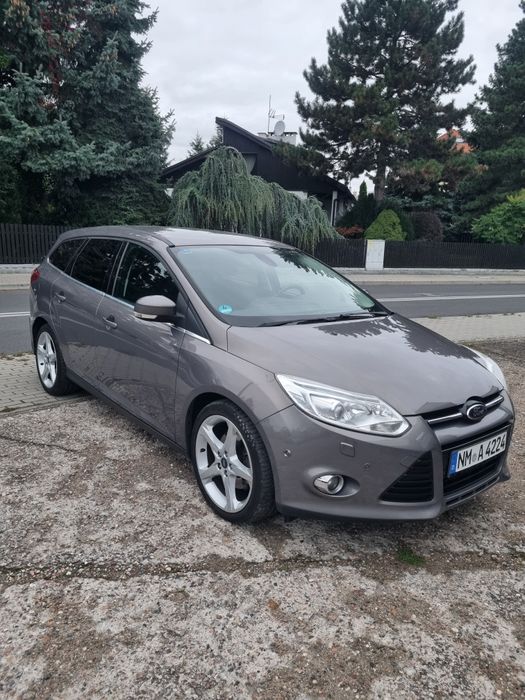 Focus mk3 1.6 benzyna 6 biegów Titanium Xenon Led Nawigacja