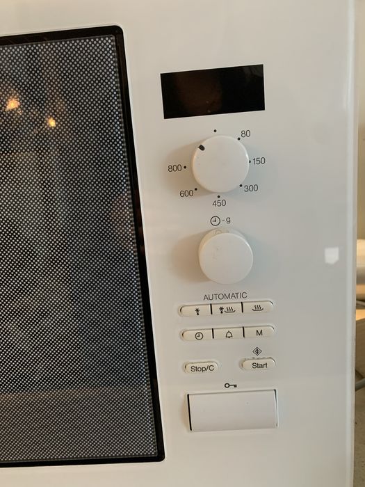 Мікрохвильова піч Miele M 8160-2 – якість німецької збірки