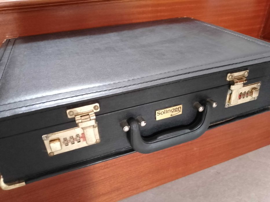 Faqueiro de 84 peças inox e dourado