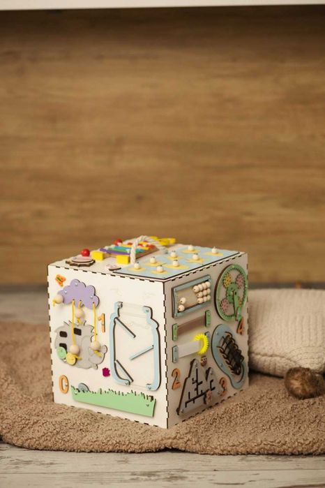 Бизикуб, бізікуб, бізіборд, розвиваючий куб, монтесорі, сенсорні ігри