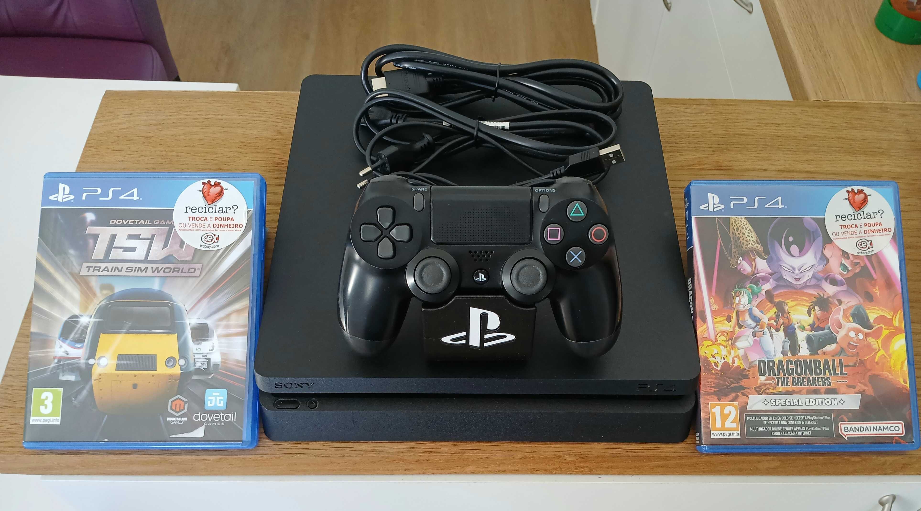 PS4 SLIM 500GB usado. Ótimo estado de conservação.