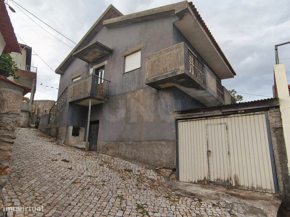 Moradia com vistas para a Serra da Estrela. Fantástica oportunidade!