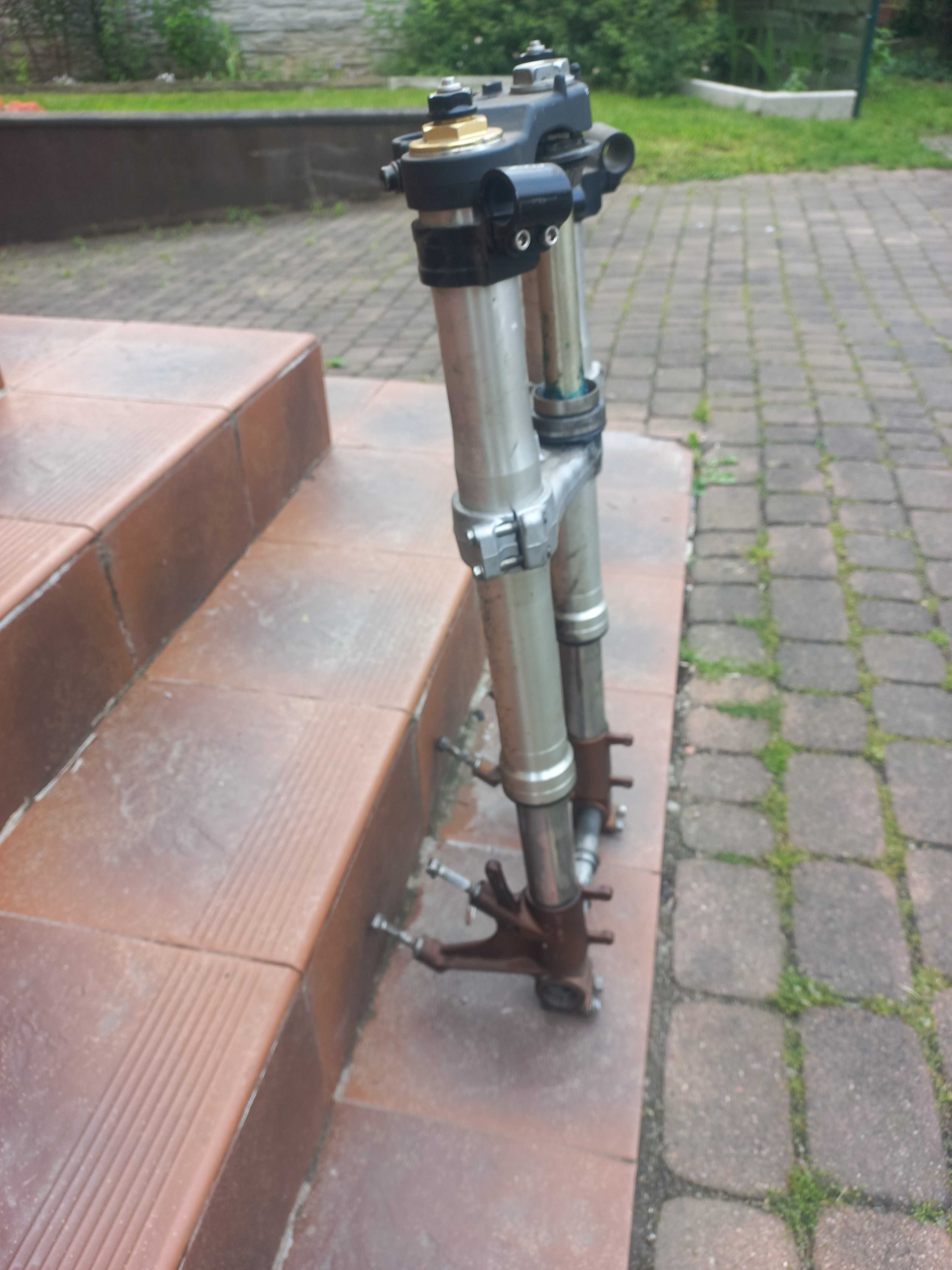 Honda SC 57 zawieszenie