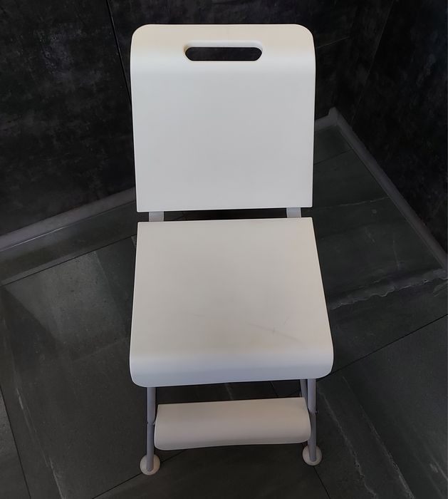 Ikea. Wysokie krzesełko dla dziecka z podnóżkiem