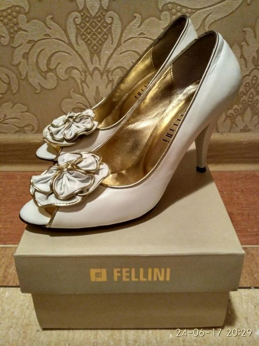 Туфли босоножки белые Fellini