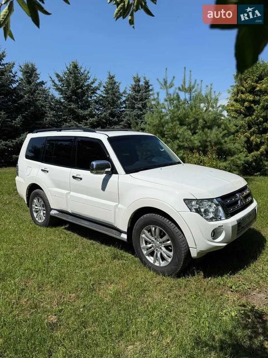 Mitsubishi Pajero Wagon 2012