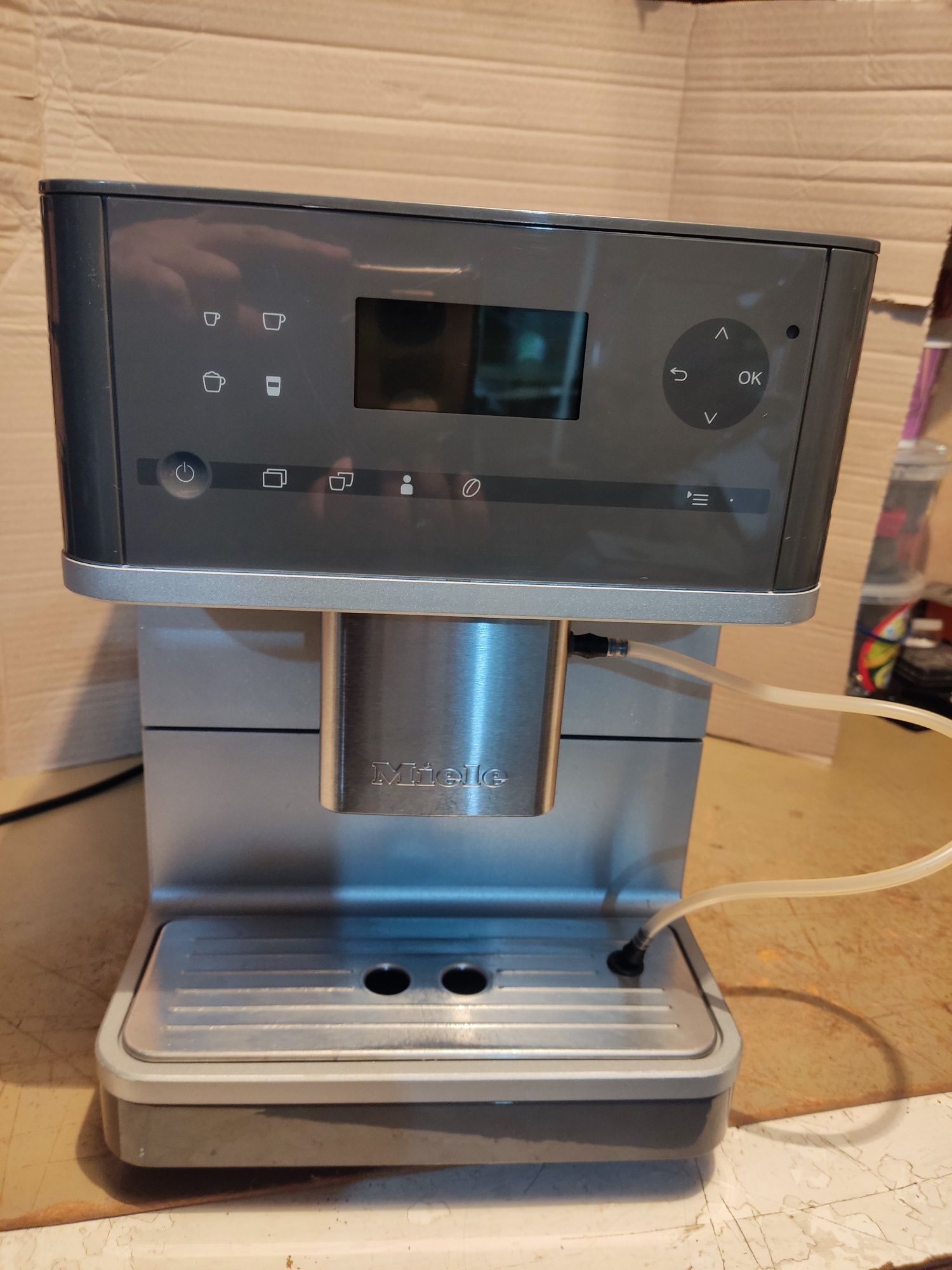 Кавоварка Miele CM6100.