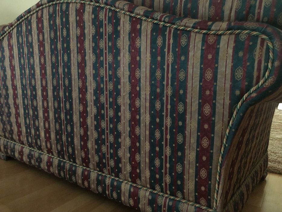 Sofá de tecido usado (comprado em Paços de Ferreira).