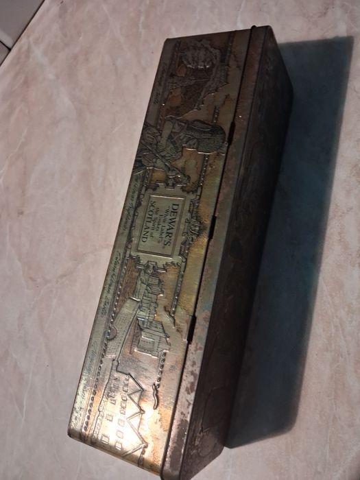 Puszka po szkockiej butelce