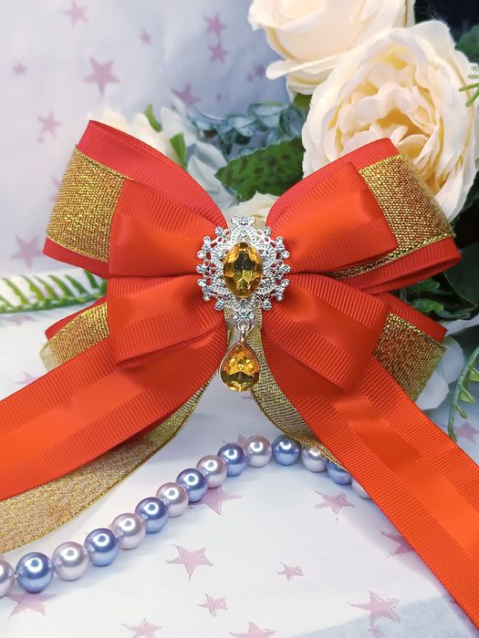 Заколки для волосся - бантики для принцеси. Є багато видів