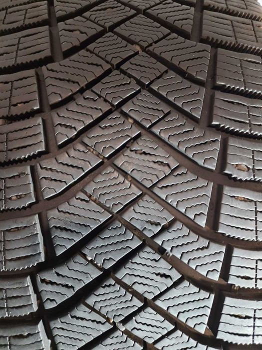 Шини 7,5мм 245/45 R18 PIRELLI iceZero Friction б/у зима склад