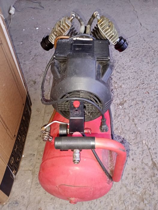 Продам воздушный компрессор двух целиндров