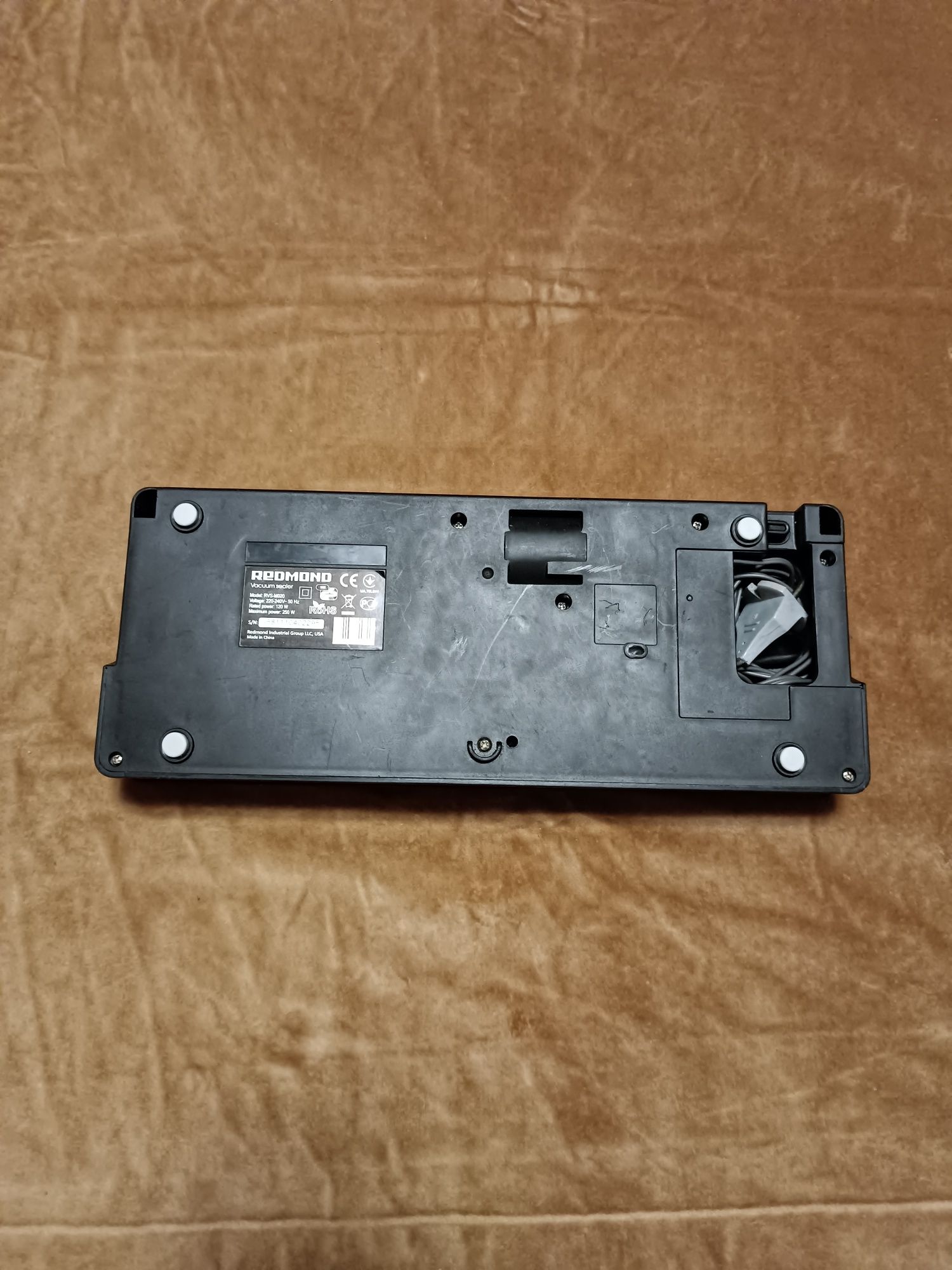 Вакуумный упаковщик REDMOND RVS-M020 Grey.