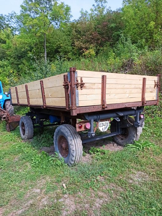 Продається трактор МТЗ-82 з переднім приводом.