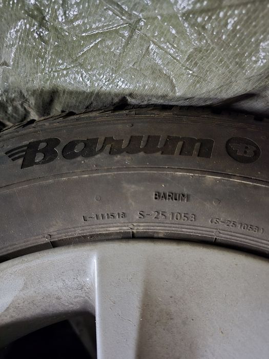 Felgi styling 327 BMW F10 z oponami zimowymi 225/55r17