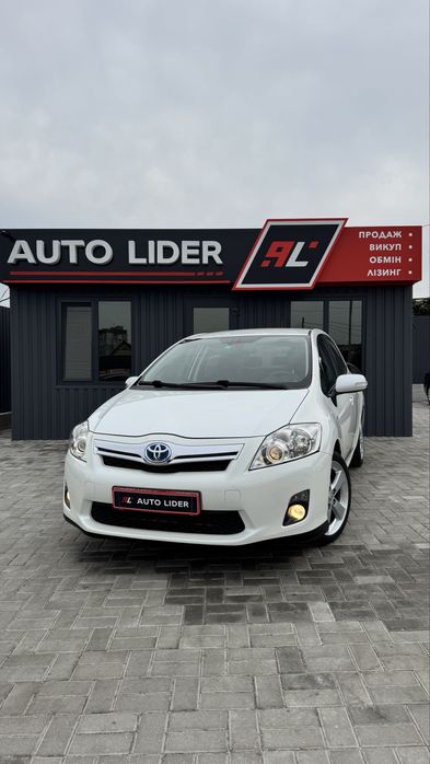 НЕФАРБОВАНА Toyota Auris Тойота Ауріс Гібрид 2011 р 1,8 бенз АВТОМАТ
