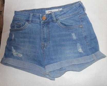 Джинсовые шорты для девушки