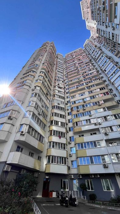 ПРОДАЖ  1к Київ Драгоманова ремонт ТОП Генератор Укриття Ключі Позняки