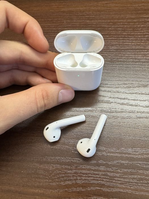 Оригинальные AirPods 2 (беспроводная зарядка)