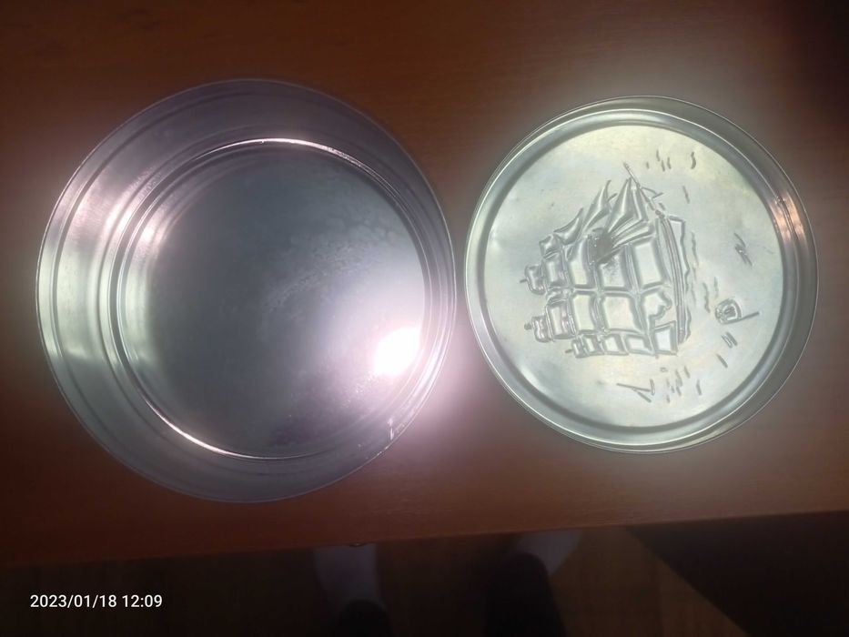 Продам жестяні коробки  різні