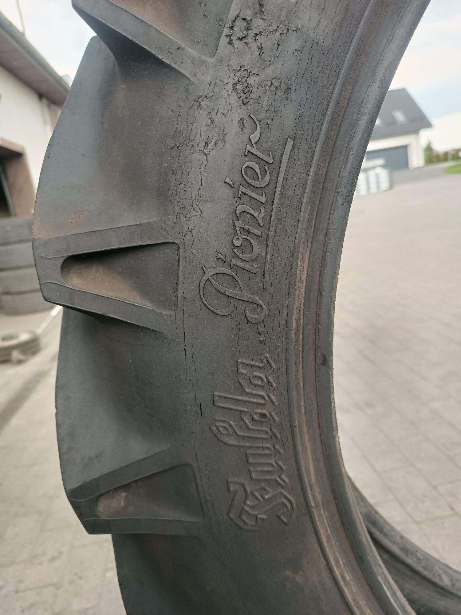 9.5/9-32  9.5-32 Fulda Pionier opona rolnicza pojedynka 9.5R32